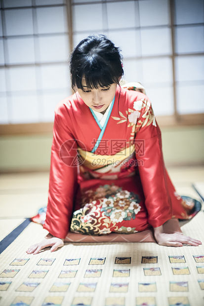 全身房屋冬和服女人做karuta高清图片下载 正版图片 摄图网