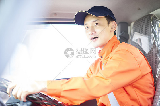 道路救援服务人员开车图片