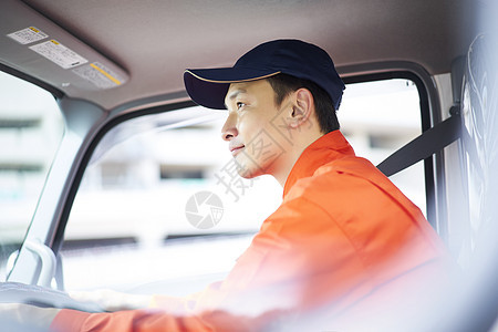 道路救援服务人员开车图片