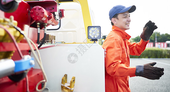 道路救援服务人员图片