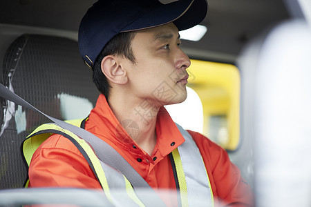 道路救援服务人员开车图片