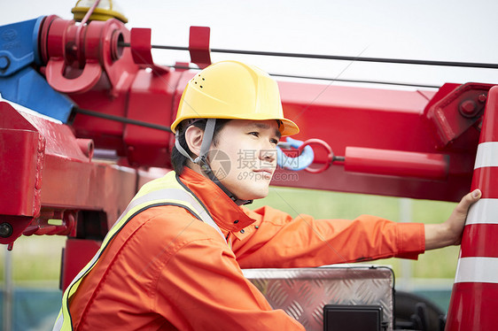 道路救援服务人员图片