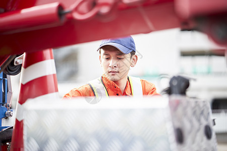 道路救援服务人员工作图片