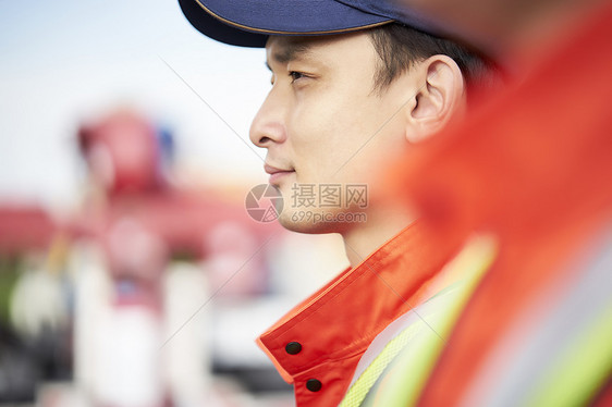 道路救援服务人员图片