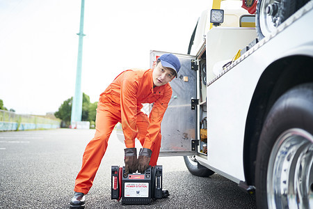 道路救援服务人员图片