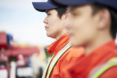 道路救援服务人员图片