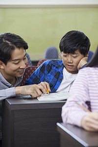 学校老师指导学生题目背景图片