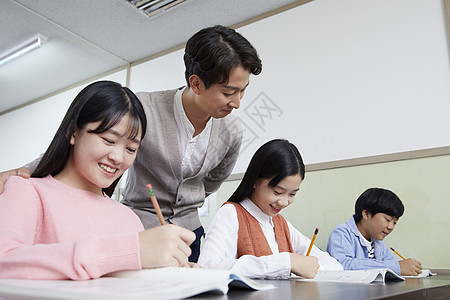 新生代毒蛇瓦因学校老师学生解释图片