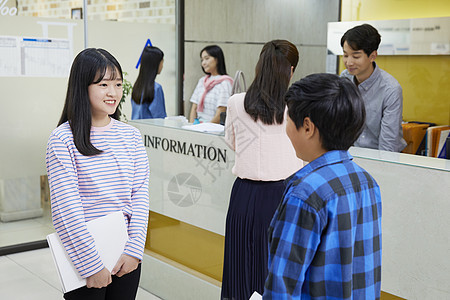 幸福强烈的感情小学生学校老师母亲学生朋友图片