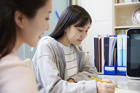 成年女子收藏品强烈的感情妈妈学生孩子图片