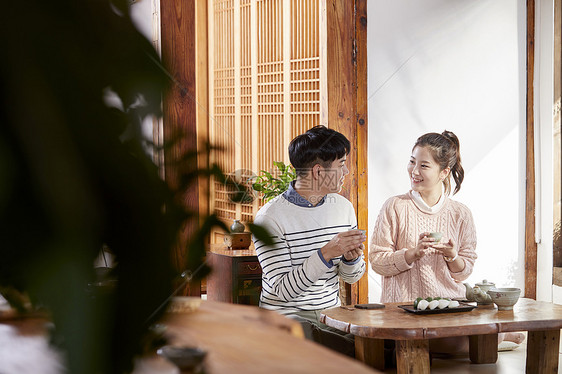 会话茶杯前视图情人情侣约会茶室图片