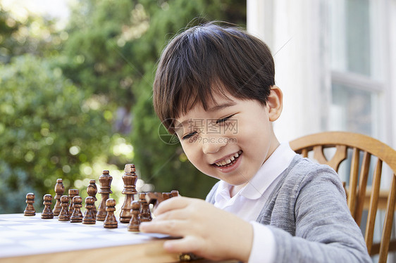 国际象棋窗韩国人孩子们下棋图片