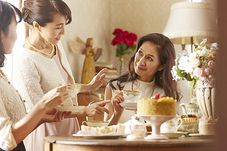 喝茶的优雅女人图片