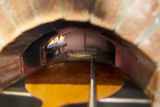 制作披萨的火炉图片