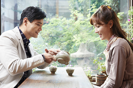 丈夫妻子在茶馆约会图片素材