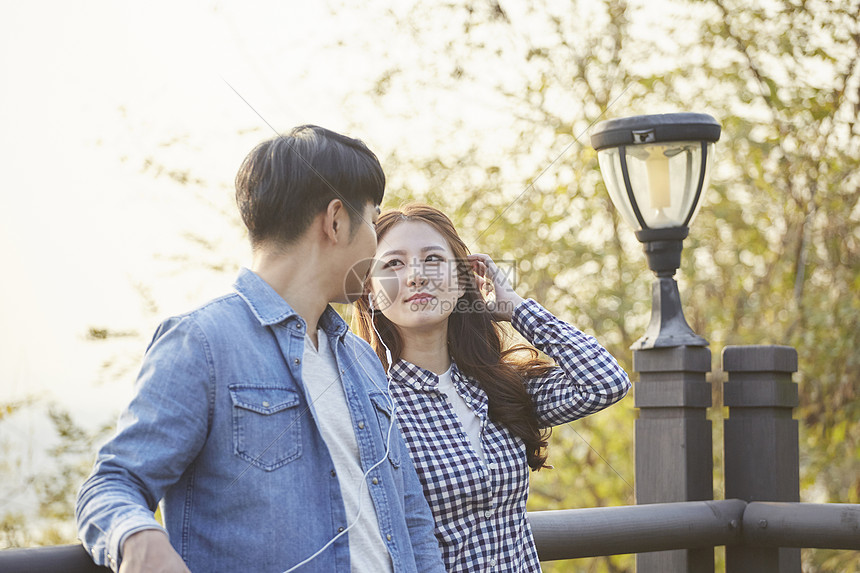 笑分钟路灯情人情侣约会