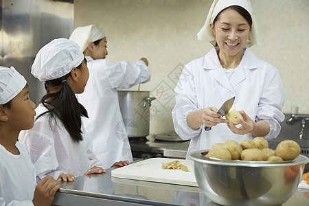 女孩们饮食女午餐做饭图片