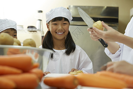 男孩一片片小孩小学午餐图片