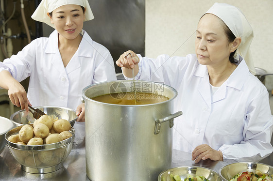 食堂厨师烹调午餐做饭图片