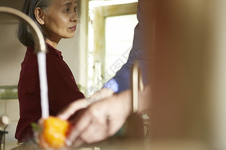 甜蜜夫妻居家生活图片