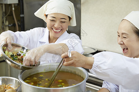 食堂厨师烹调制作午餐咖喱背景图片