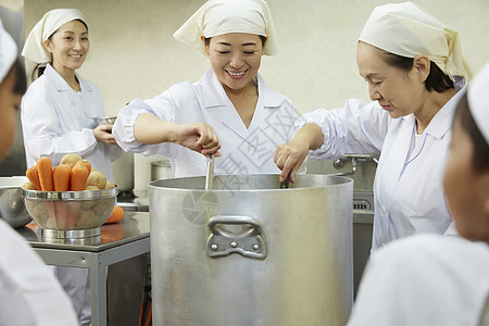 中年女性食堂做饭图片