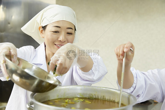 中年女性食堂做饭图片