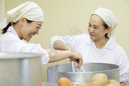 欢快盆欣赏午餐做饭图片