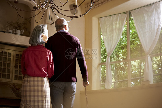 老年夫妻居家生活图片