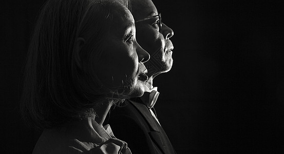 黑白老年夫妻肖像图片