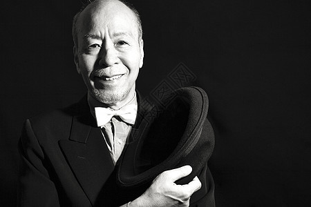 黑色绅士半身老年肖像单色背景