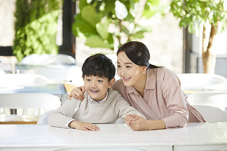 男孩韩国人分钟妈妈儿子餐馆图片