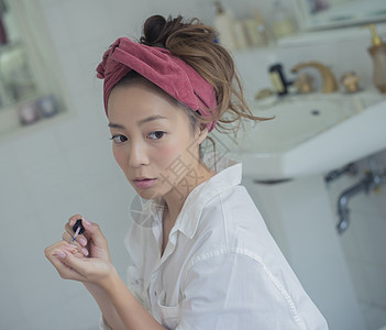 洗脸盆肖像复制空间女人享受指甲图像图片
