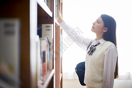 高兴房屋女生图书馆里的学生图片