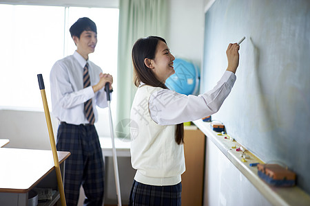 女生好朋友明亮男女在教室里图片