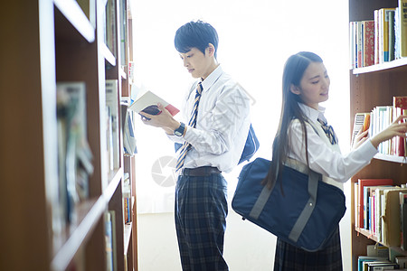 人类高中女生男图书馆里的学生图片