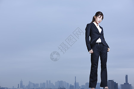 天台的商业女性图片