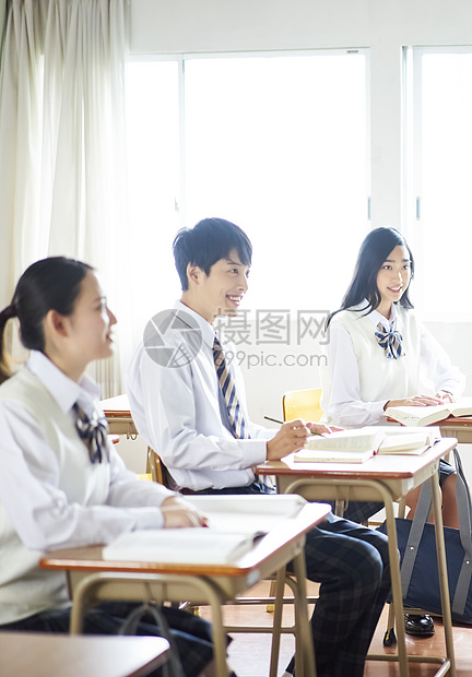 教室里正在上课高清图片下载-正版图片502155497-摄图网