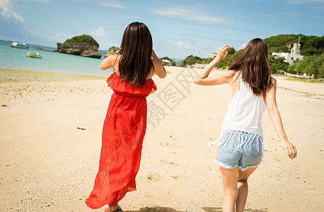 在冲绳旅行的妇女图片