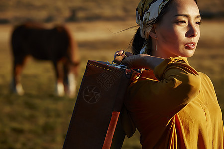 背包客绝妙的女士流浪的女人图片