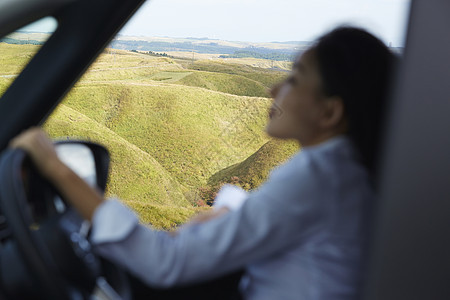 独自旅行驾驶职业女性图片