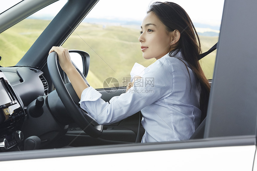 商务旅行驾驶职业女性图片