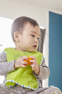 小孩对食物好奇心图片