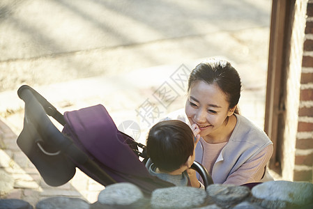 快乐半身像小孩母亲婴儿儿子韩国人图片