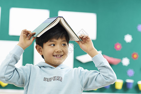 调皮的小学生图片