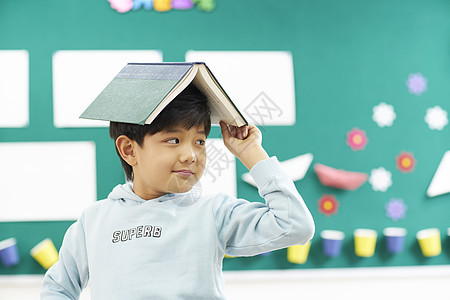 调皮的小学生图片