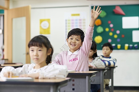 小学生举手提问图片