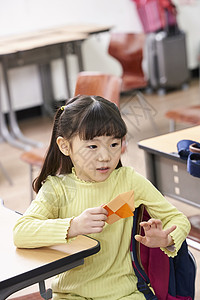 学生放学跟老师再见背景图片