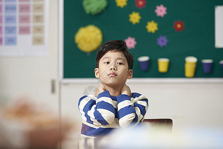 疲倦的小学生图片