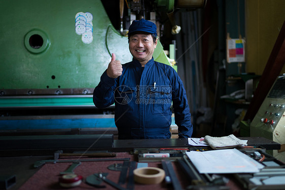 商业老人支撑镇工厂工人图片